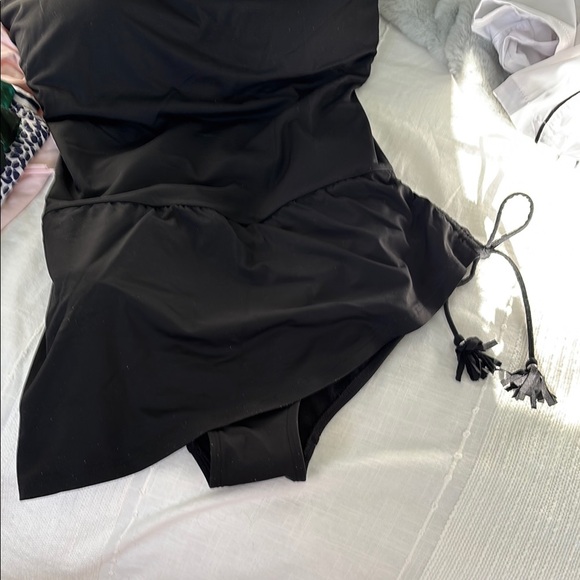 Chic Black One-Piece Swimsuit - Picture 3 of 3